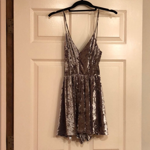 Silence and Noise Small Velvet romper, size small - Picture 3 of 4